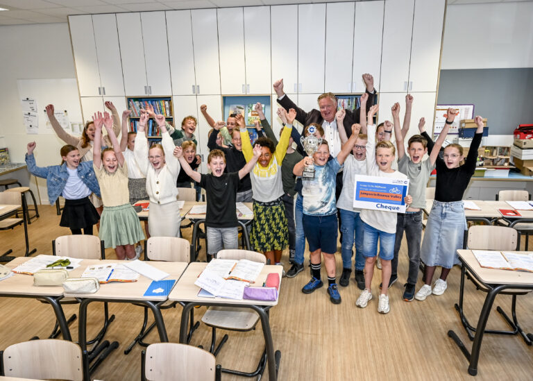 Leerlingen van De Olijfboom winnen wisselbeker na fietsverkeersexamen