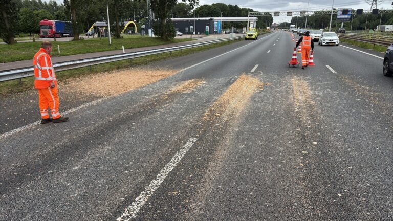 Vertraging op A20 vanwege aardappelen op de weg