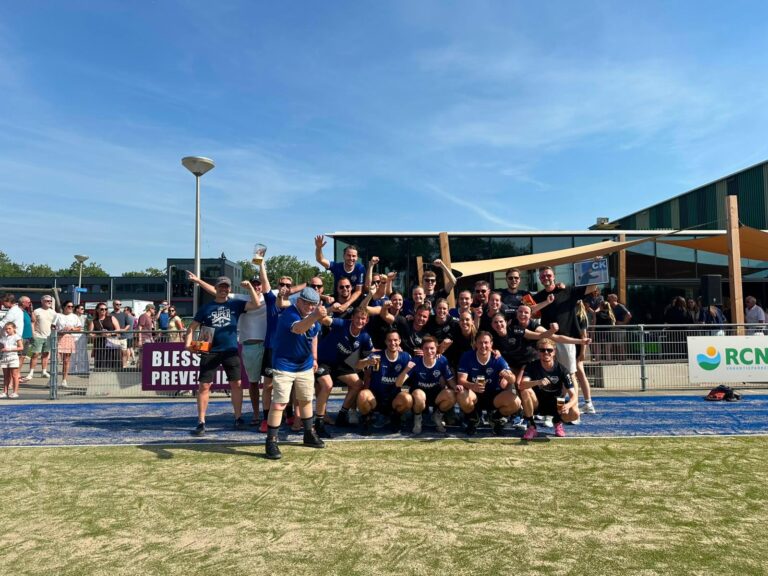 CKV Nieuwerkerk trainer Reijm neemt afscheid met een kampioenschap op het veld.