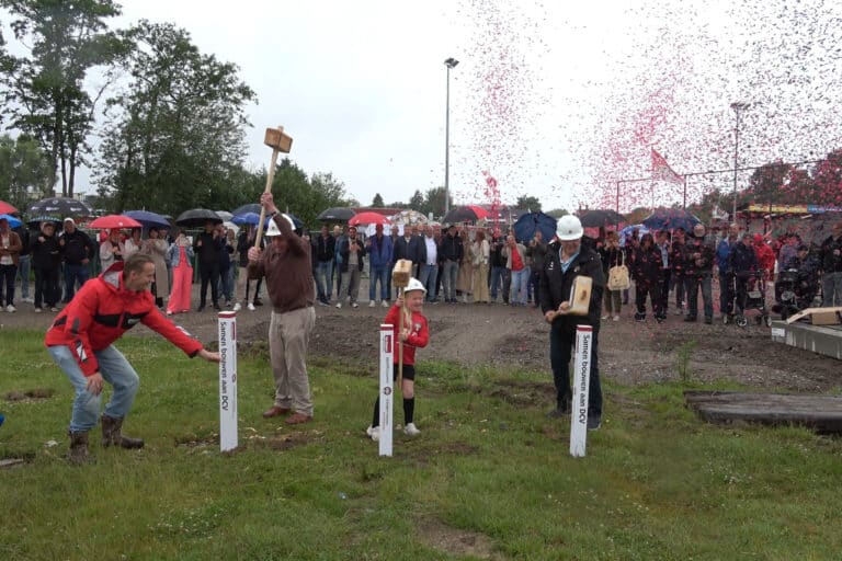 Eerste paal geslagen bij DCV: “Onze club heeft hier zolang naar uitgekeken”