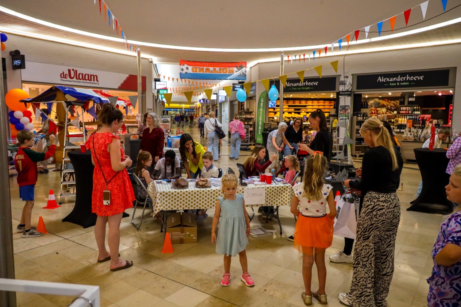 Kinderraad haalt geld op voor goed doel met Mini-Talent Markt in winkelcentrum Reigerhof