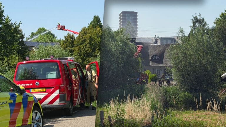 Brand in villa met rieten dak aan Bermweg, brandweer massaal uitgerukt.