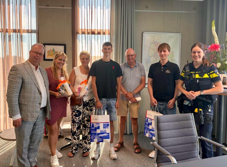 Burgemeester en politie spreken waardering uit voor heldhaftig optreden