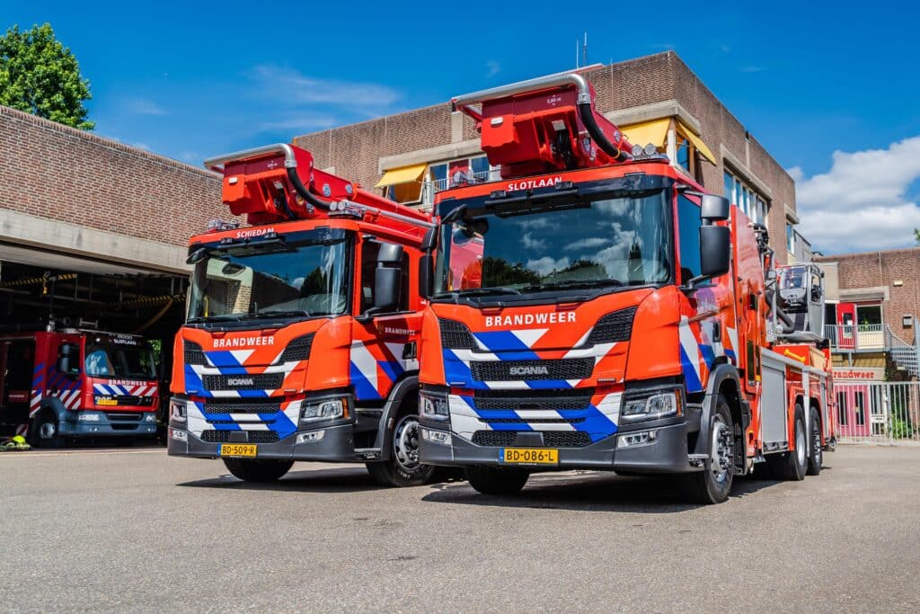 Capelse brandweer ontvangt nieuwe hoogwerker: 