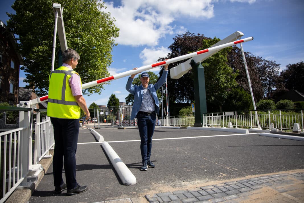 Wethouder Wybe Zijlstra opende handmatig de Kanaalbrug