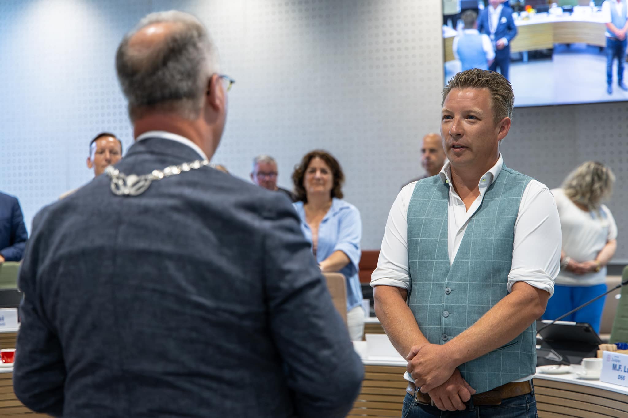 Tom Korbee wordt benoemd tot raadslid en legt de belofte af
