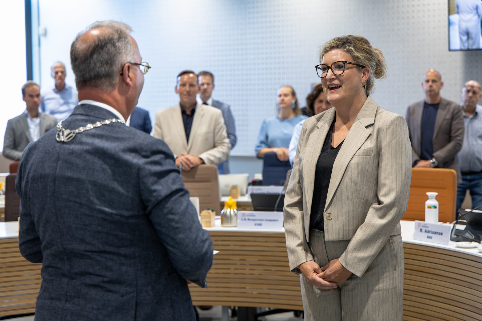 Caroline van Asten wordt benoemd tot raadslid en legt de belofte af