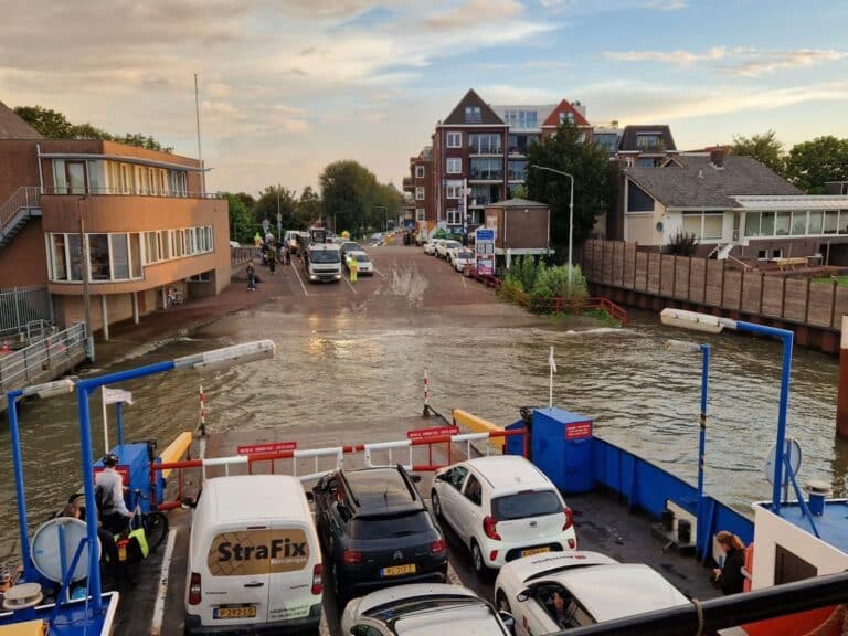Reizigers merken drukte op de weg nu vakantie voorbij is: “Het is heel druk”