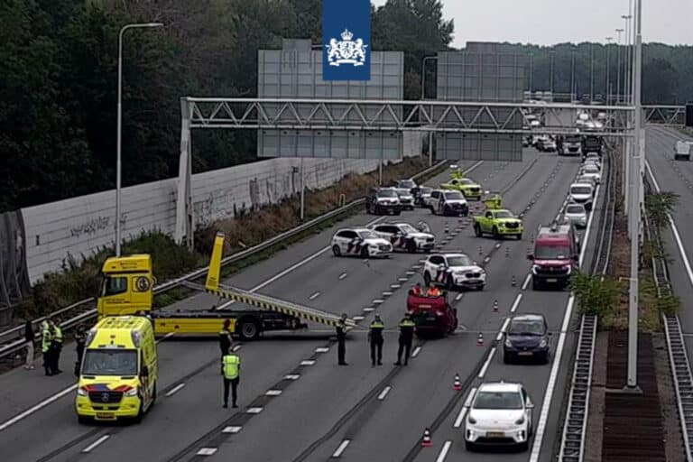 Update | Auto belandt ondersteboven op A20 na ongeval