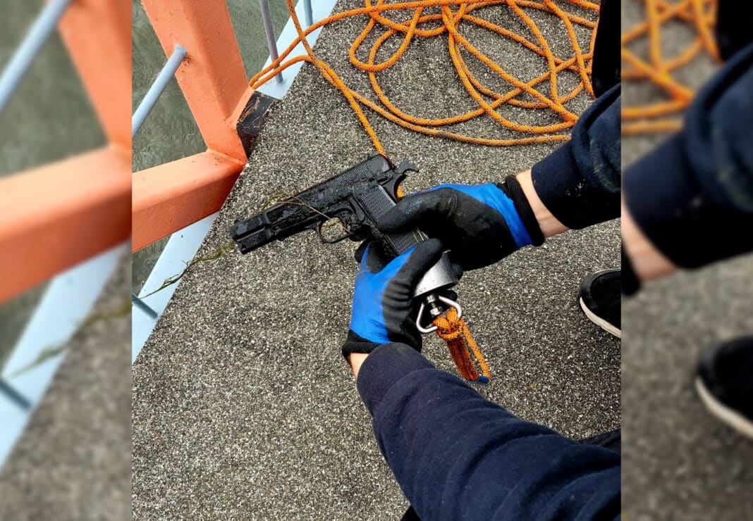 Politie onderzoekt of vondst Capelse magneetvisser verband houdt met oude moordzaak