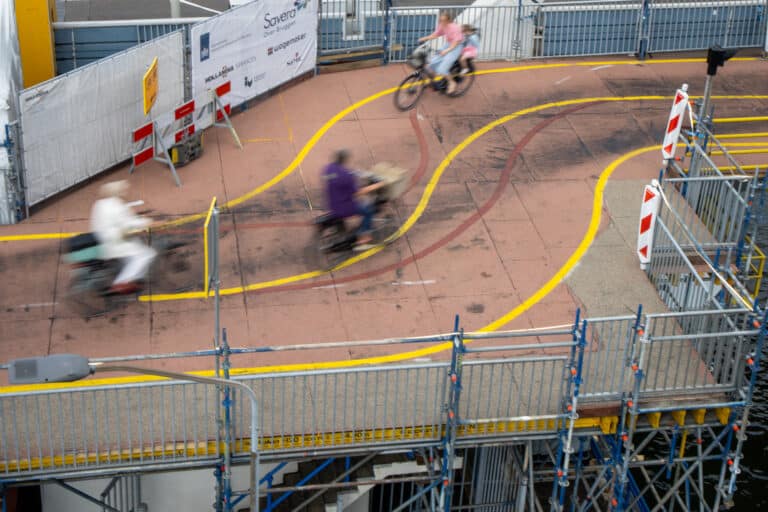 Update | Tijdelijke voetgangers- en fietsbrug ‘weer veilig en volledig beschikbaar’ na spoedinspectie