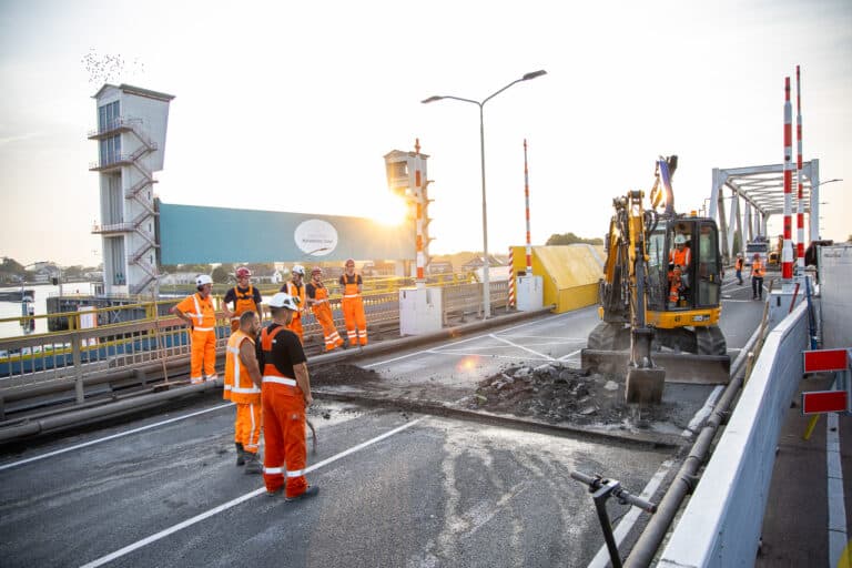 Liveblog: Algerabrug (N210) gesloten; verwachte chaos blijft uit