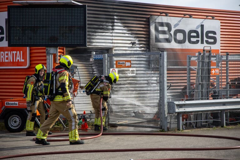 Brand bij verhuurbedrijf Boels in Nieuwerkerk aan den IJssel