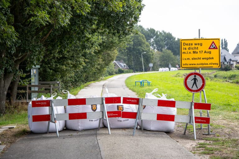 Vlietkade deels afgesloten vanwege onveilige situatie