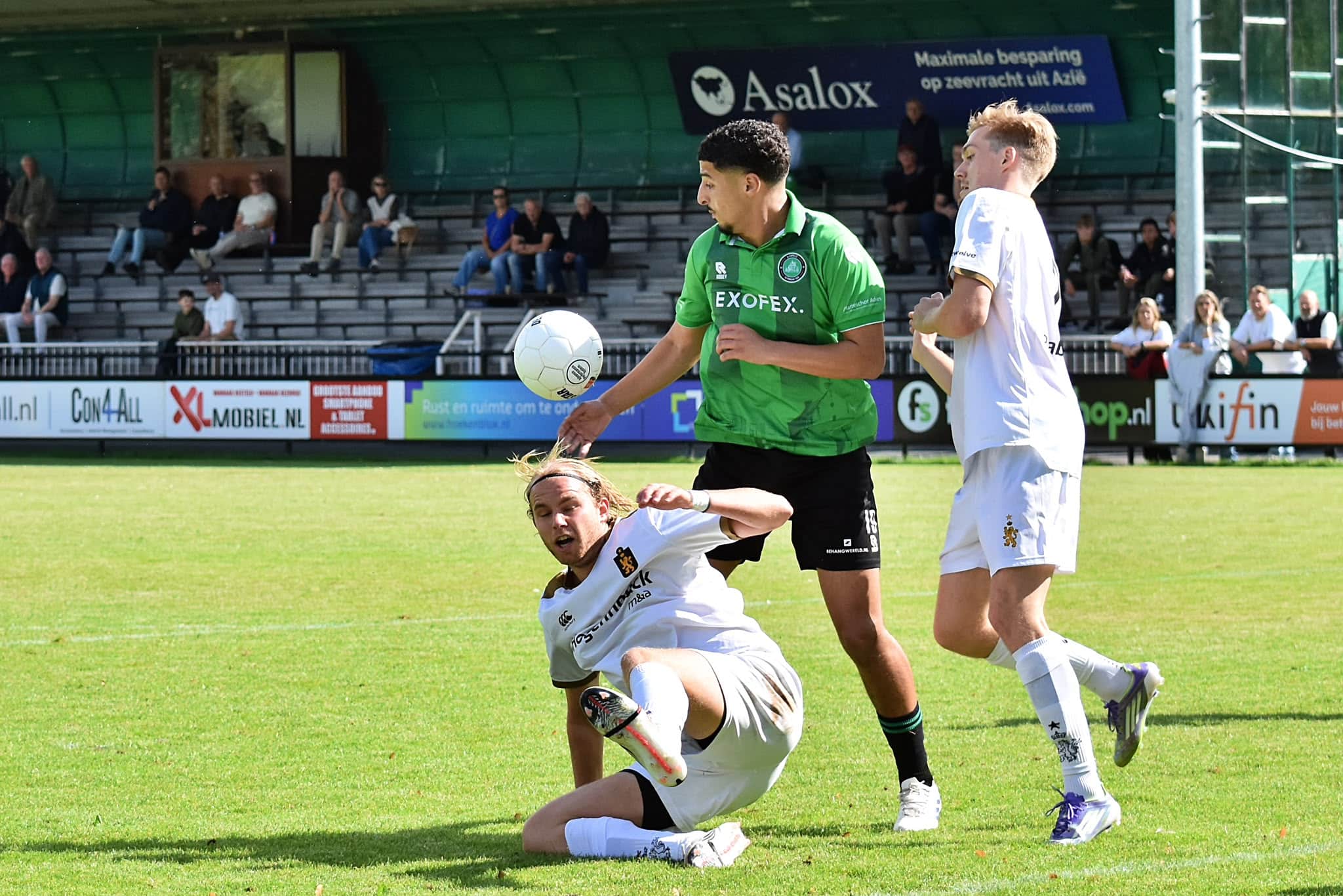 Tarik Ikachoura in actie voor VV Capelle tegen HVV (Foto: Annemiek van Dillen) 