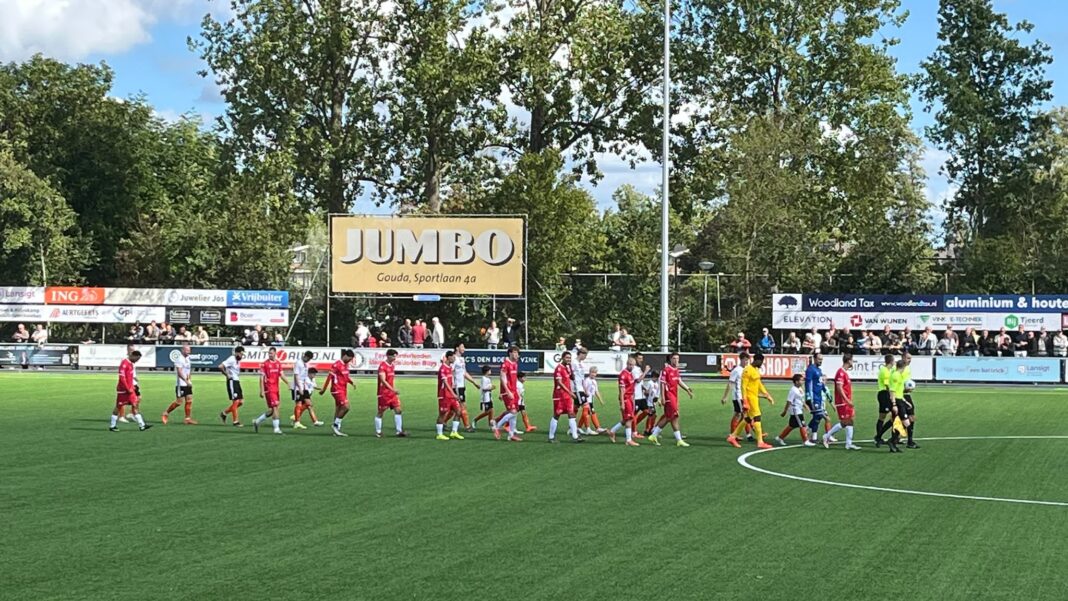 VV Capelle komt nauwelijks tot kansen en verliest bij Jodan Boys (Foto: Hans Stofkooper)