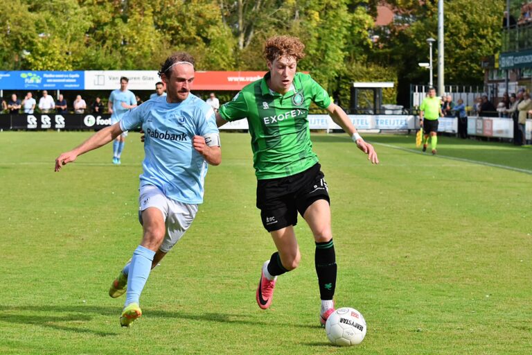 VV Capelle speler Luuk de Vries in actie tegen Quick. Foto: Annemiek van Dillen.