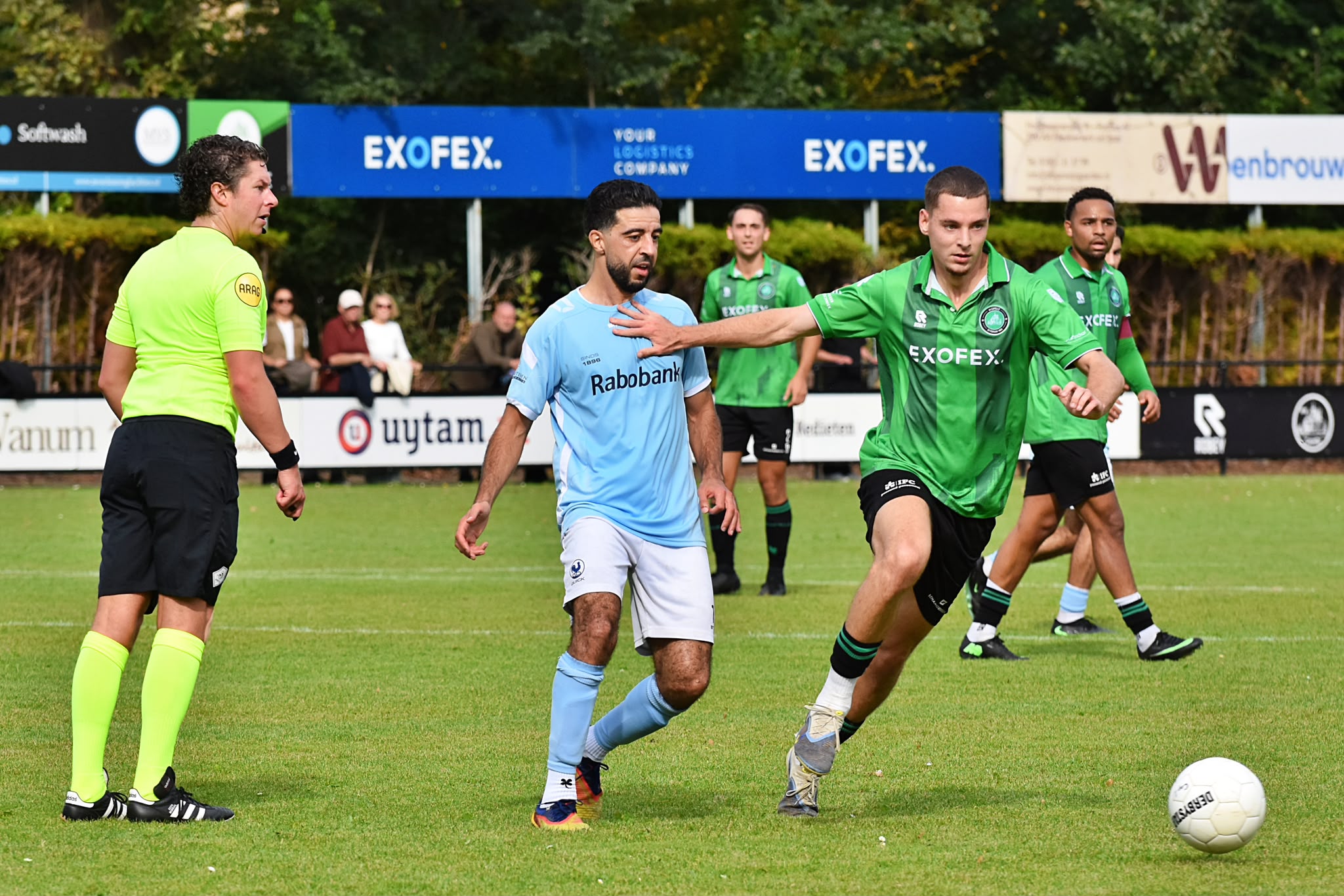 Ian van Baalen in actie voor VV Capelle tegen Quick. Foto: Annemiek van Dillen.