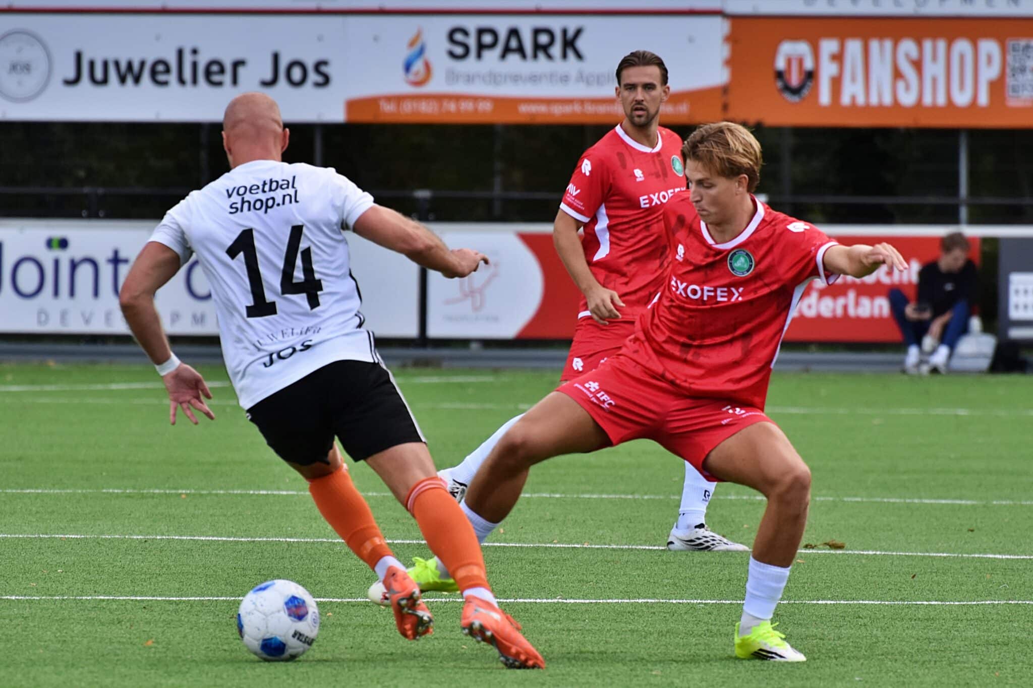VV Capelle komt nauwelijks tot kansen en verliest bij Jodan Boys (Fotografie: Annemiek van Dillen)
