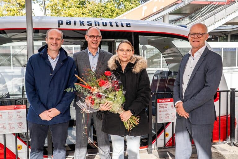 Van experiment tot vast onderdeel in dagelijks woon-werkverkeer: Parkshuttle verwelkomt miljoenste reiziger
