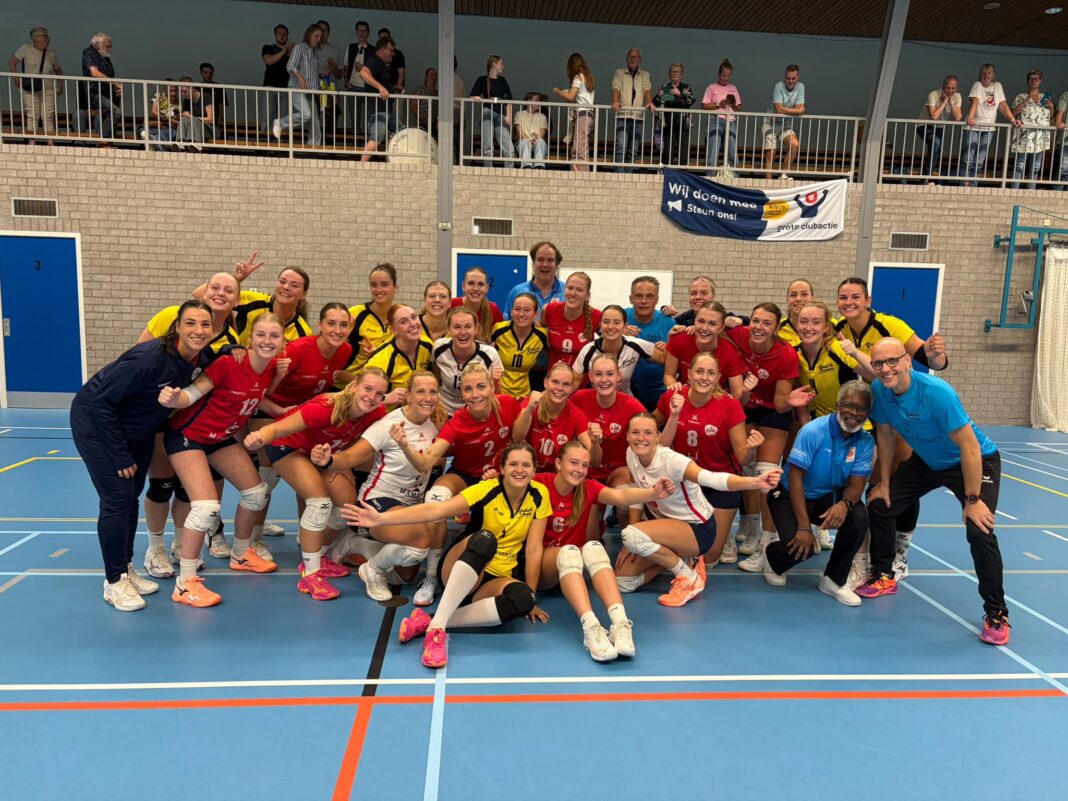 Volleybaldames Mamamo ZVH knokken zich in vijf sets langs Meerkerk - Foto: Lesley Remerink