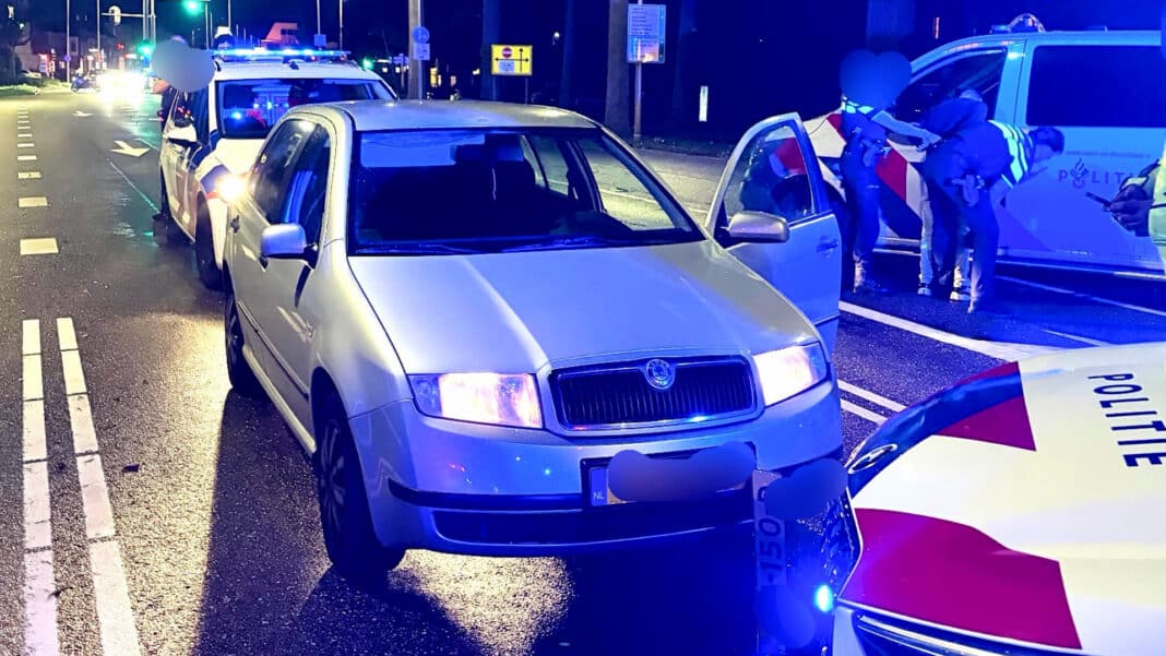 Twee mannen opgepakt na tanken zonder betalen met gestolen kentekenplaten (Foto: Instagram: Verkeerspolitie_Rotterdam)