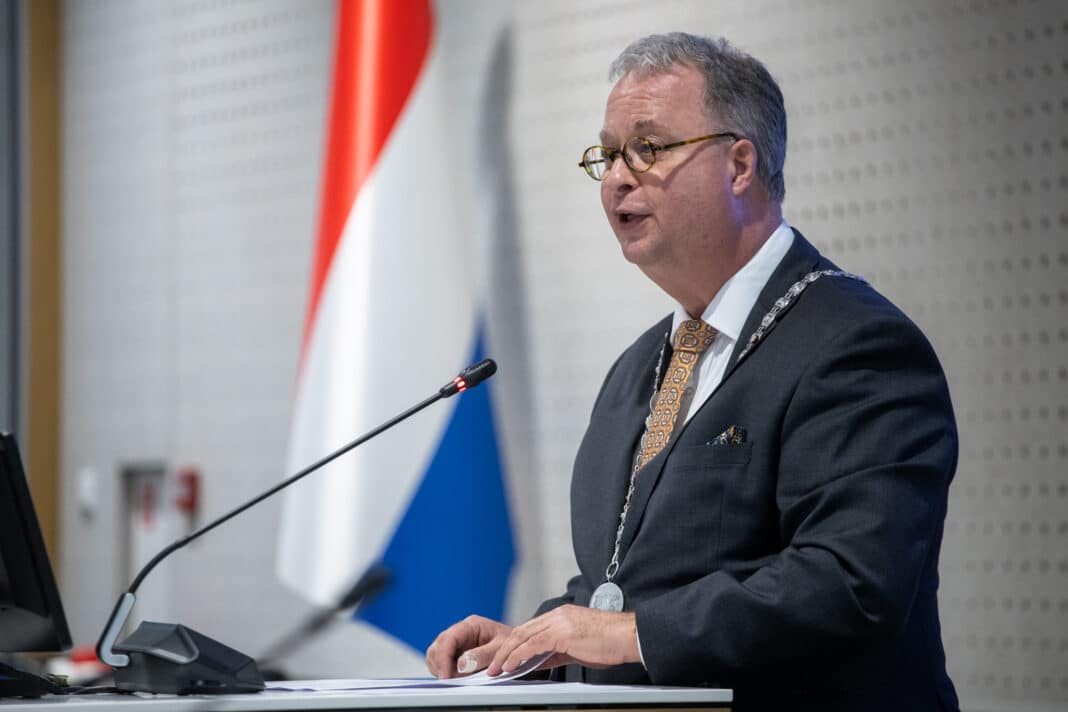 Burgemeester Weber over noodsituaties in Zuidplas: 'Verwacht niet alles van de overheid'