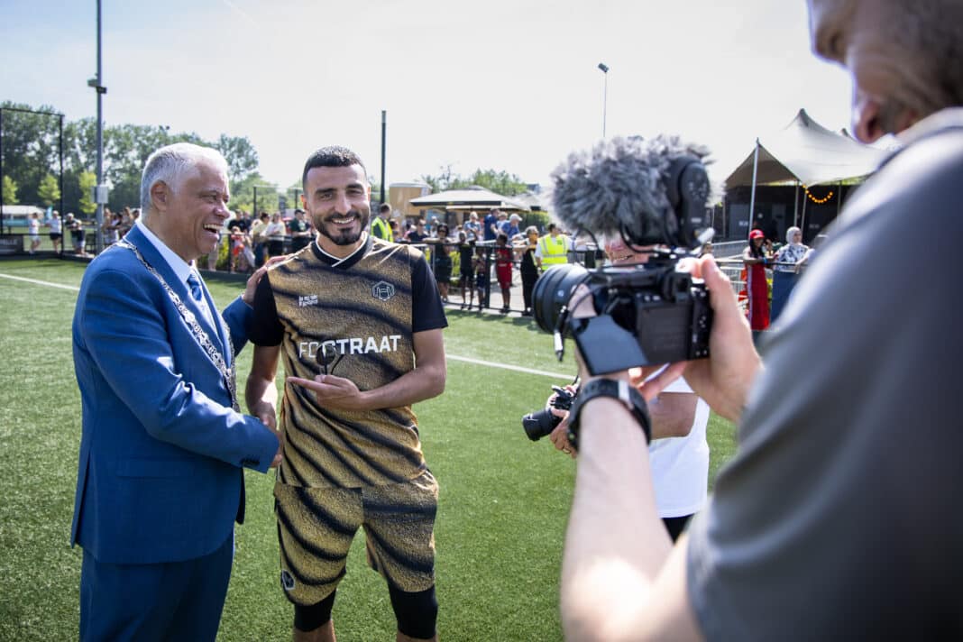 Straatvoetballer Soufiane Touzani komt naar Capelle voor opening nieuw FC Straat-pleintje
