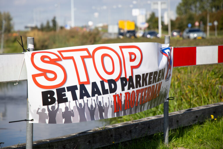 Politieke zorgen over betaald parkeren, Capelse wethouder wil in gesprek met Rotterdam