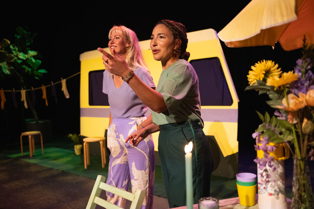 Wendy en Amalina willen taboe op rouw doorbreken met voorstelling in Isala Theater - Foto: Raemy Abdelsalam
